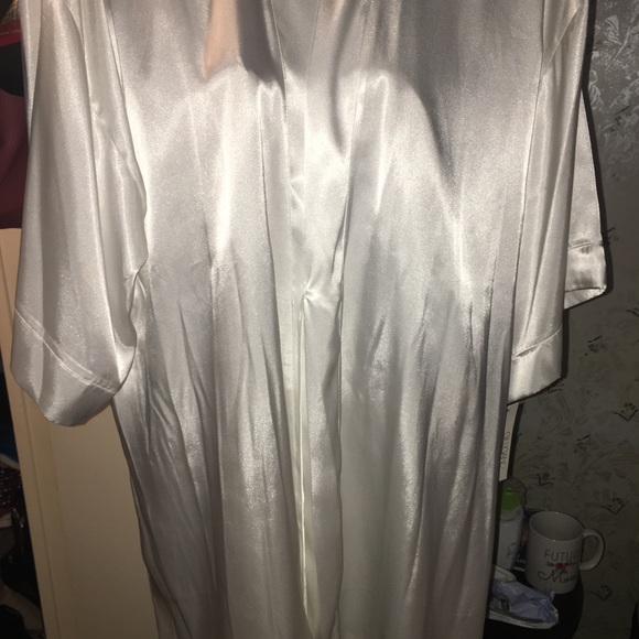 Brides Robe - Picture 4 of 5